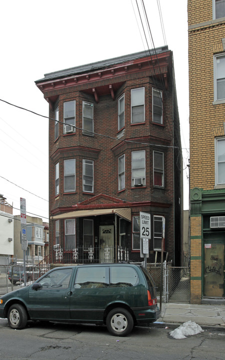 390 Baldwin Ave in Jersey City, NJ - Building Photo