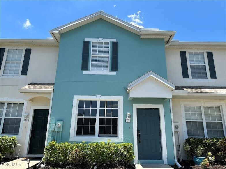 3627 Pine Oak Cir in Ft. Myers, FL - Building Photo