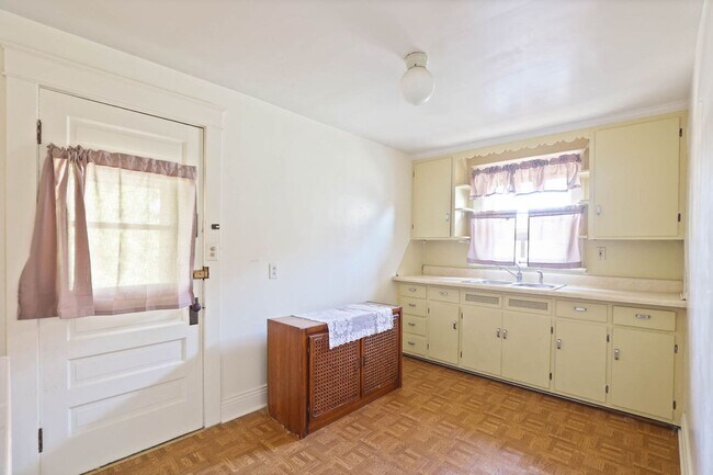 707 N Porter St-Unit -#2 in Saginaw, MI - Building Photo - Building Photo