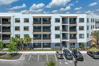 The Maxwell at Xentury City in Kissimmee, FL - Building Photo - Building Photo