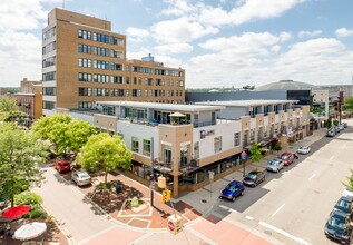 Peregrine Plaza in Kalamazoo, MI - Foto de edificio - Building Photo