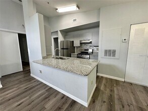 1606 Columbia Arms Cir, Unit 223 in Kissimmee, FL - Building Photo - Building Photo