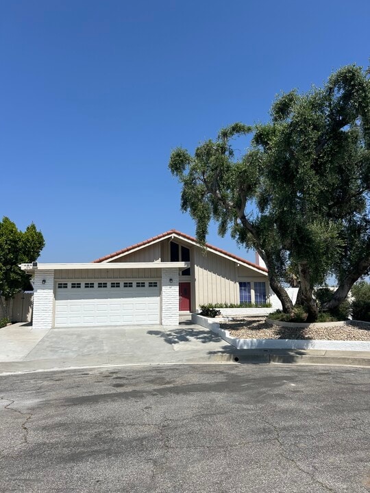 12644 Nola Pl in Granada Hills, CA - Building Photo