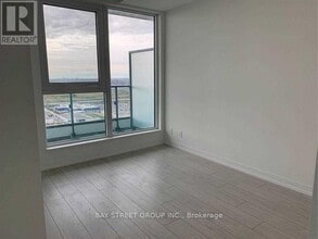 5-4605 Buttermill Ave. in Vaughan, ON - Building Photo - Building Photo