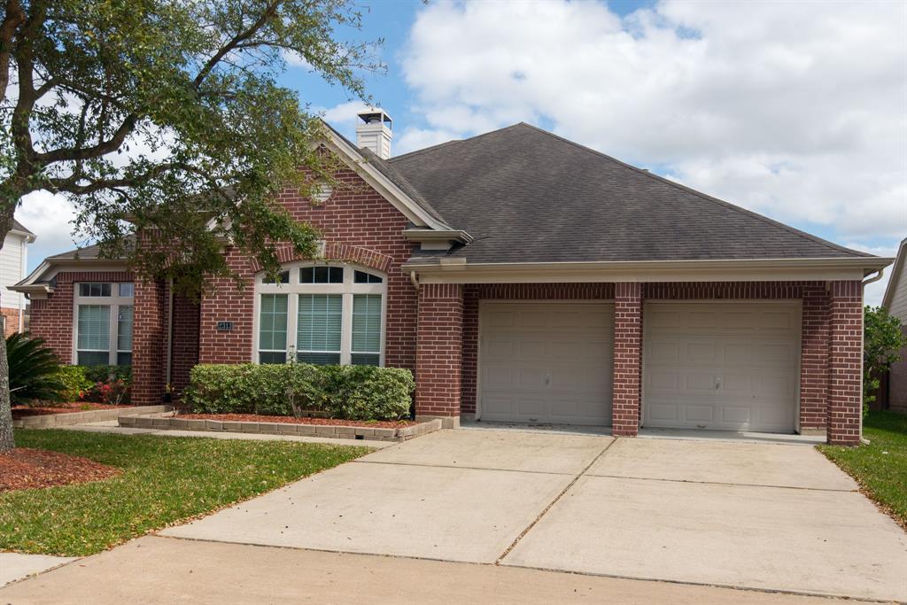 2313 Echo Harbor Dr in Pearland, TX - Building Photo