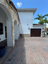 9800 NW 10 Terrace in Miami, FL - Building Photo - Building Photo