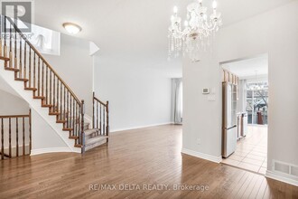 1429 Comfrey Cres in Ottawa, ON - Building Photo - Building Photo