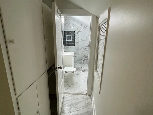 269 E Woodland Rd, Unit 1 in Lake Forest, IL - Building Photo - Building Photo