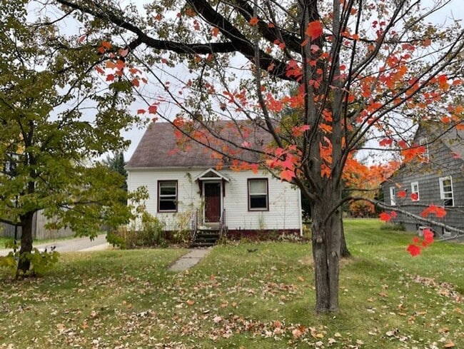 property at 1019 3rd Ave NE