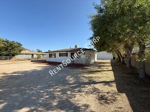 4318 Ave L 2 in Quartz Hill, CA - Building Photo - Building Photo