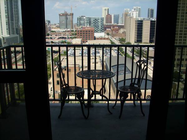 210 S Desplaines St, Unit 1107 in Chicago, IL - Building Photo - Building Photo