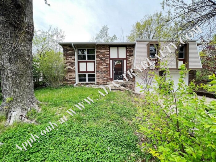 12712 S Sycamore St in Olathe, KS - Building Photo