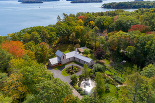 101 Lower Flying Point Rd in Freeport, ME - Foto de edificio - Building Photo