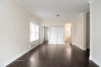923 W Waveland Ave, Unit 915-3 3 Bed in Chicago, IL - Foto de edificio - Building Photo