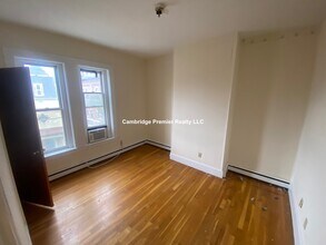 43 Bow St, Unit 3 in Somerville, MA - Foto de edificio - Building Photo