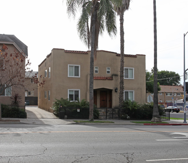 5544 Franklin Ave in Los Angeles, CA - Building Photo - Building Photo