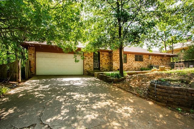 property at 3001 Jennifer Ave