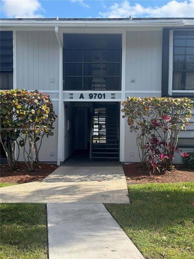 9701 Hammocks Blvd in Miami, FL - Building Photo - Building Photo