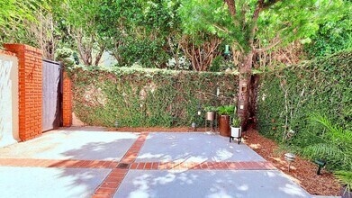 147-147 S Camden Dr in Beverly Hills, CA - Building Photo - Building Photo
