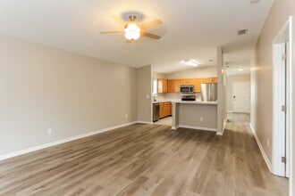 3416 International Village Dr W in Jacksonville, FL - Building Photo - Building Photo