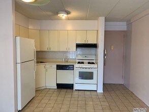 213-02 42nd Ave-Unit -4A in Queens, NY - Foto de edificio - Building Photo
