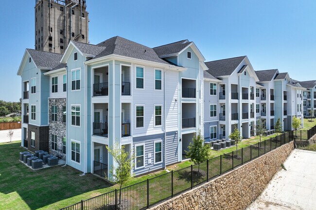 Tobias Place in Fort Worth, TX - Building Photo - Building Photo