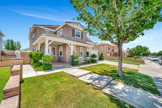 2252 Cypress St in Lancaster, CA - Building Photo - Building Photo