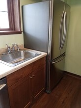 5920 Dendron Ln in Greendale, WI - Foto de edificio - Building Photo