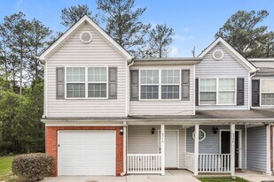 6346 Hickory Ln Cir in Union City, GA - Building Photo