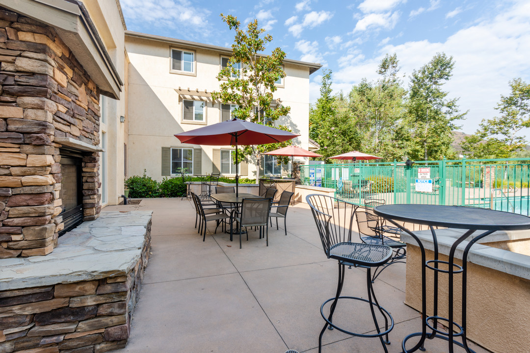 Royal Oaks 55+ Senior Apartment Community in San Marcos, CA - Foto de edificio