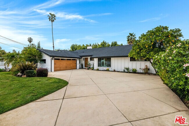 16517 Hartsook St in Los Angeles, CA - Building Photo - Building Photo