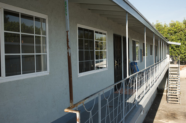 411 W Fiat St in Carson, CA - Building Photo - Building Photo