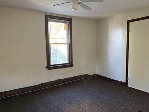 47 Chapman Ave in Waterbury, CT - Foto de edificio - Building Photo
