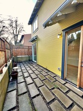 417 SE 19th Ave, Unit 417 in Portland, OR - Foto de edificio - Building Photo