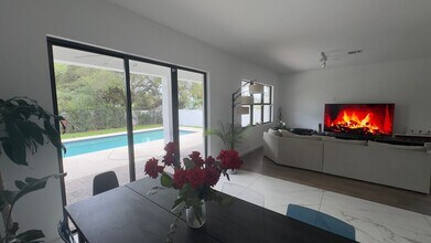 4980 Whispering Way in Davie, FL - Building Photo - Building Photo
