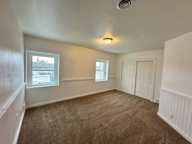 155 E Wisconsin Ave, Unit D in Oconomowoc, WI - Building Photo - Building Photo