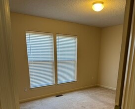 1160 E 77th Ter in Kansas City, MO - Foto de edificio - Building Photo