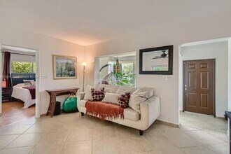 6890 SW 51st St in Miami, FL - Building Photo - Building Photo