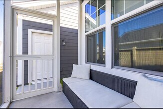 610 Blueway Ave in Summerville, SC - Foto de edificio - Building Photo