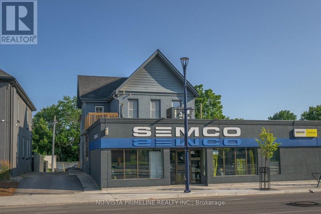 900 Dundas St in London, ON - Building Photo