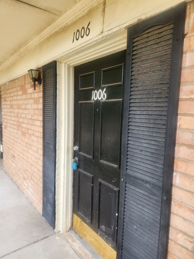 property at 5063 Ridglea Ln