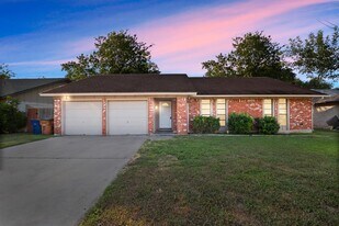 10703 Parkfield Dr in Austin, TX - Building Photo