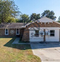 9316 NE Stardust Ln in Midwest City, OK - Building Photo