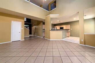 8406 Manassas Ln in Houston, TX - Foto de edificio - Building Photo