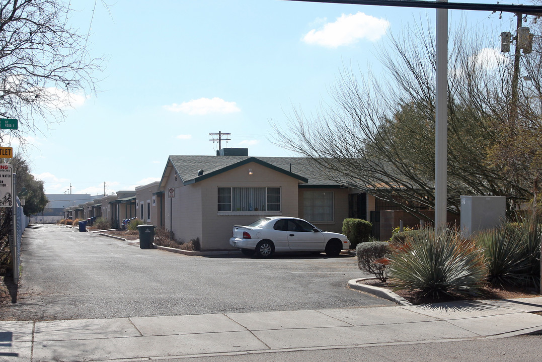 2509-2573 N Crow Creek in Tucson, AZ - Building Photo