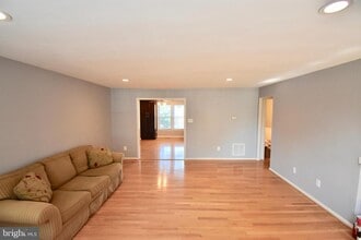 2430 Windbreak Dr in Alexandria, VA - Building Photo - Building Photo