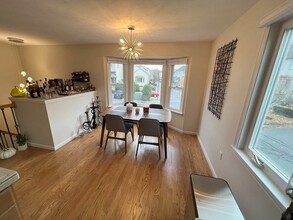 63 Maple St, Unit 8U-7 in Canton, MA - Foto de edificio - Building Photo