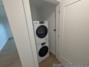 199 Gardner St, Unit 413 in Boston, MA - Foto de edificio - Building Photo