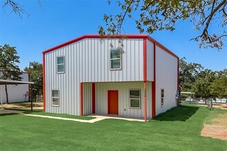 1079 Deer Ln in Azle, TX - Building Photo - Building Photo