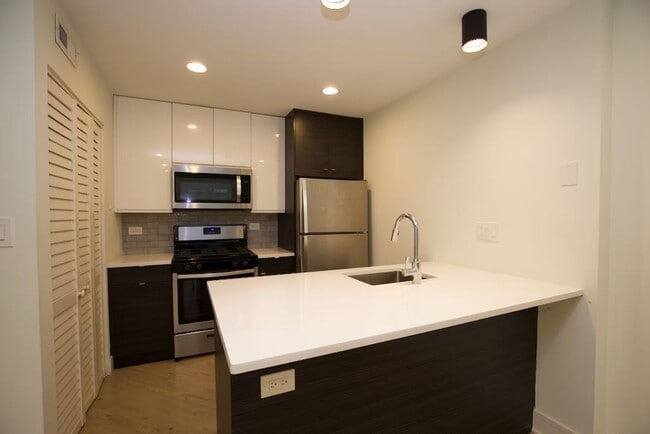 949 W Grace St in Chicago, IL - Building Photo - Building Photo